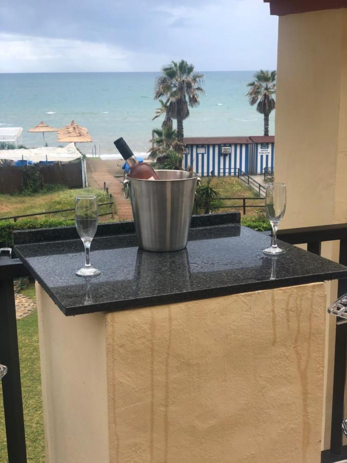 Beachfront Apartment - Sea Views - Marbella Bagian luar foto