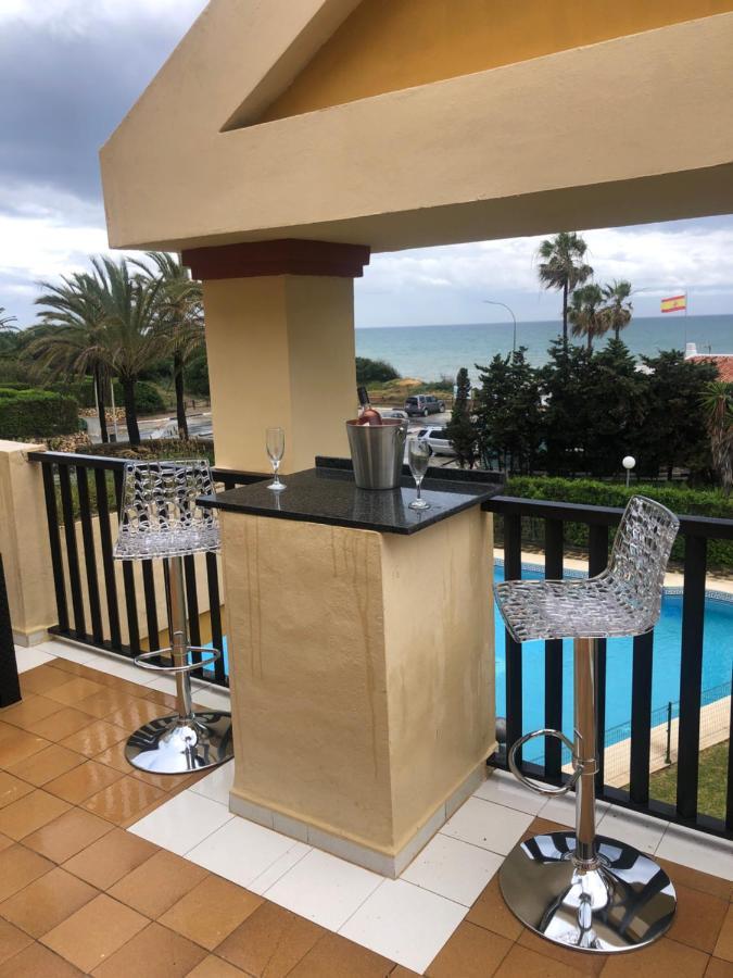 Beachfront Apartment - Sea Views - Marbella Bagian luar foto