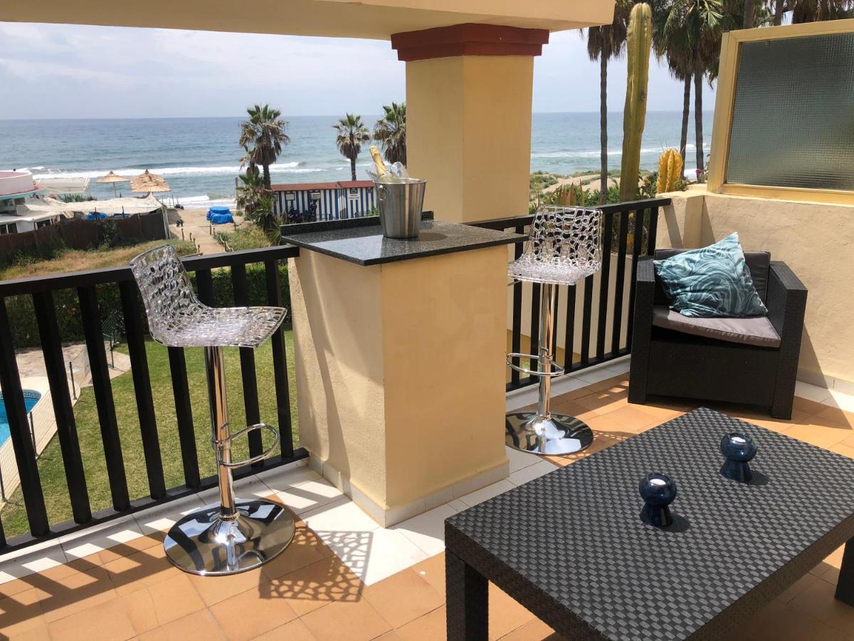 Beachfront Apartment - Sea Views - Marbella Bagian luar foto