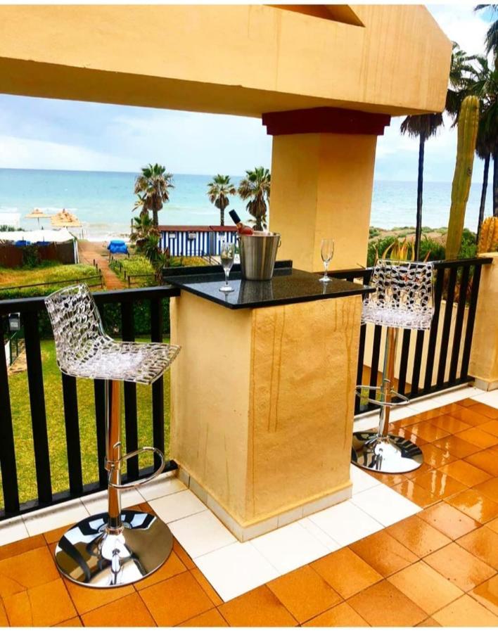 Beachfront Apartment - Sea Views - Marbella Bagian luar foto