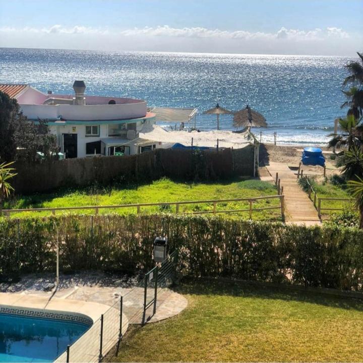 Beachfront Apartment - Sea Views - Marbella Bagian luar foto