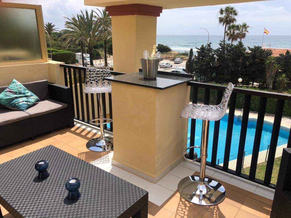 Beachfront Apartment - Sea Views - Marbella Bagian luar foto
