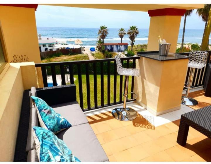 Beachfront Apartment - Sea Views - Marbella Bagian luar foto