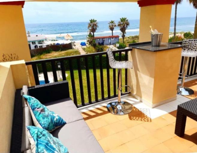Beachfront Apartment - Sea Views - Marbella Bagian luar foto