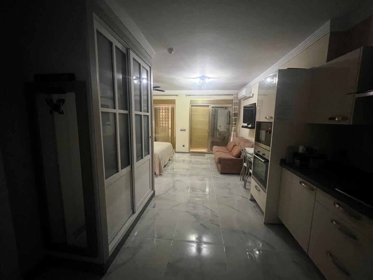 Beachfront Apartment - Sea Views - Marbella Bagian luar foto