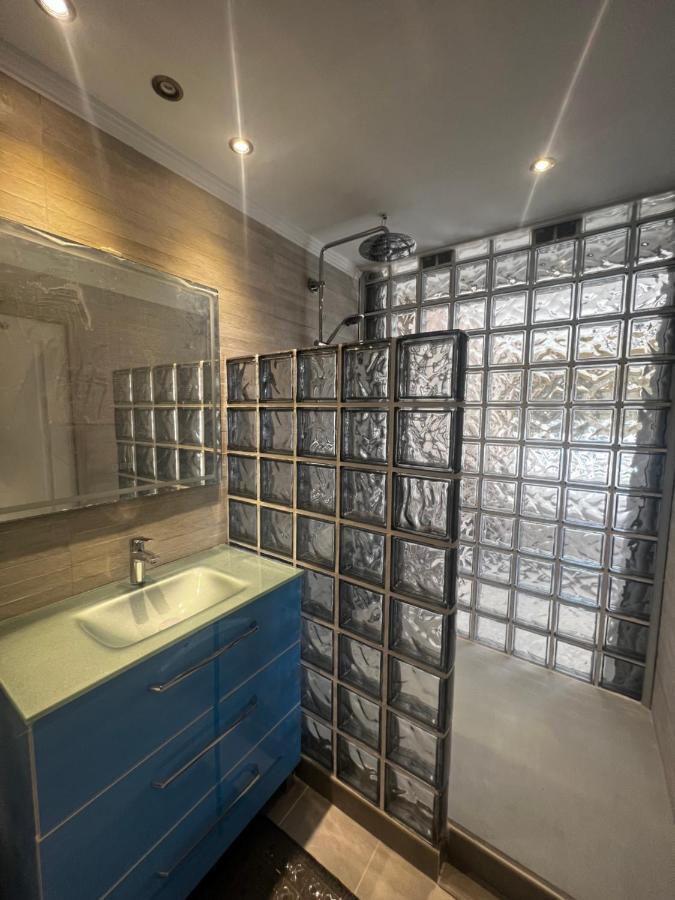 Beachfront Apartment - Sea Views - Marbella Bagian luar foto