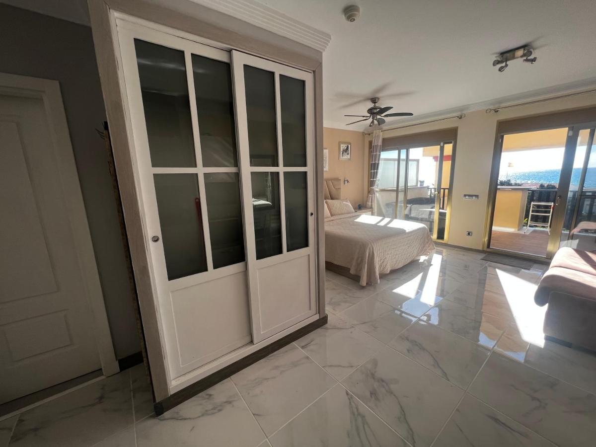 Beachfront Apartment - Sea Views - Marbella Bagian luar foto