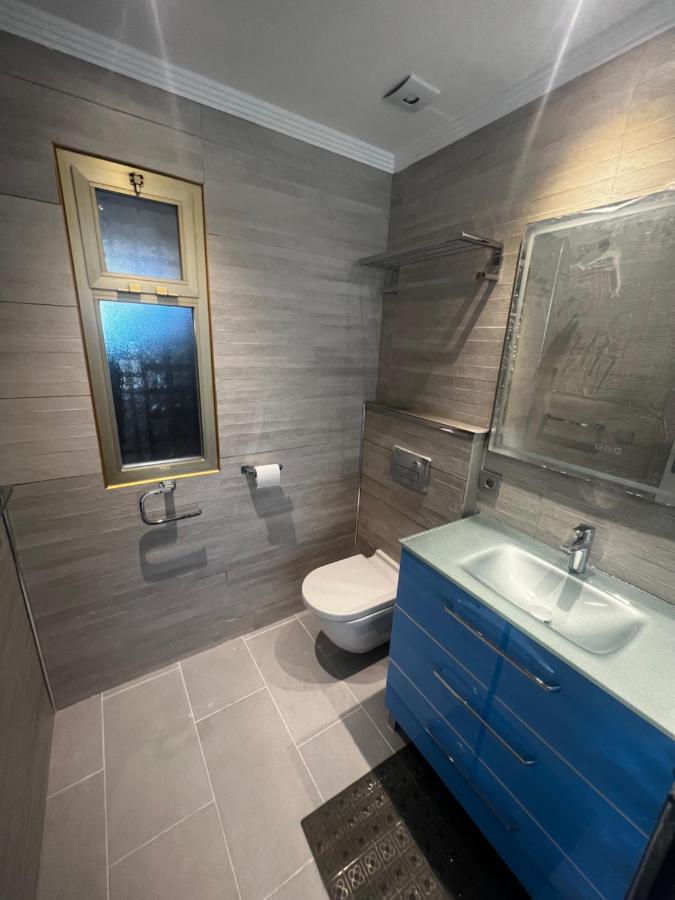 Beachfront Apartment - Sea Views - Marbella Bagian luar foto