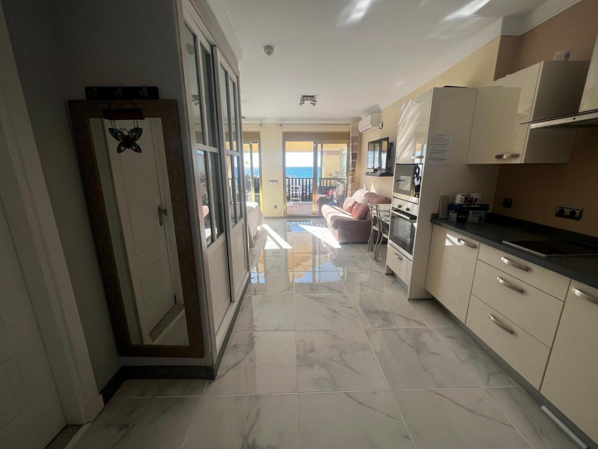 Beachfront Apartment - Sea Views - Marbella Bagian luar foto